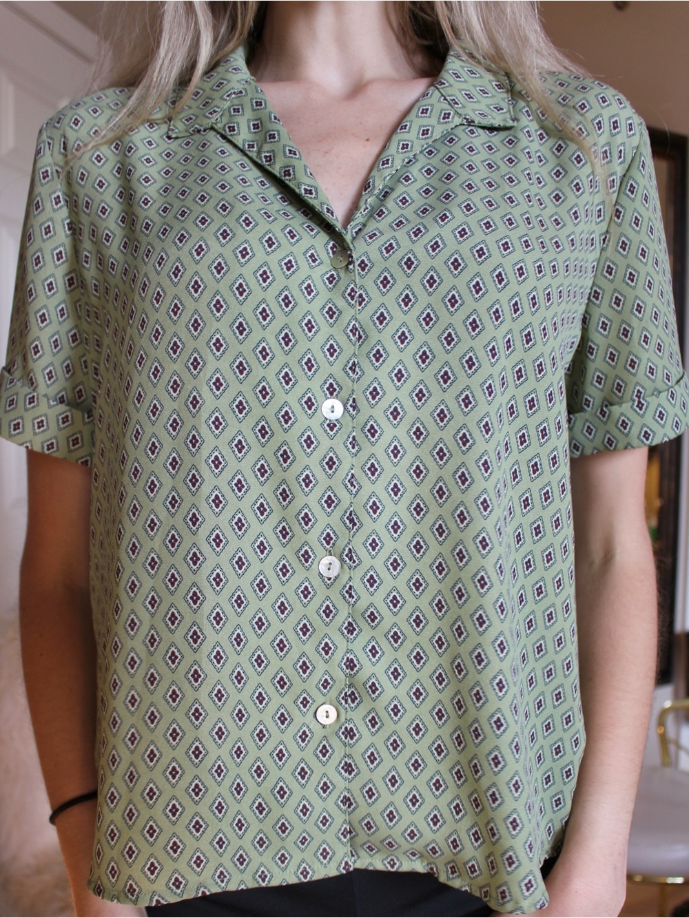 OLM Olive Green Geometric Print Short-Sleeve Cuff Button Down Top / L
